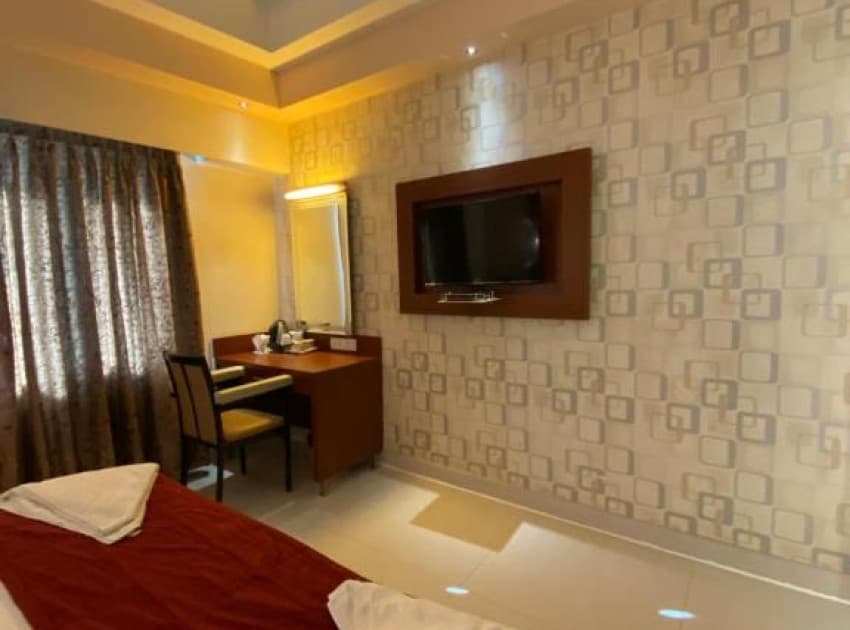 Book Double room non a/c room in Trichy